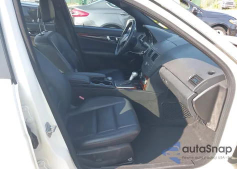 2010 Mercedes-Benz C 300 Luxury 4Matic/Sport 4Matic z USA, uszkodzony, nr VIN WDDGF8BBXAF433131